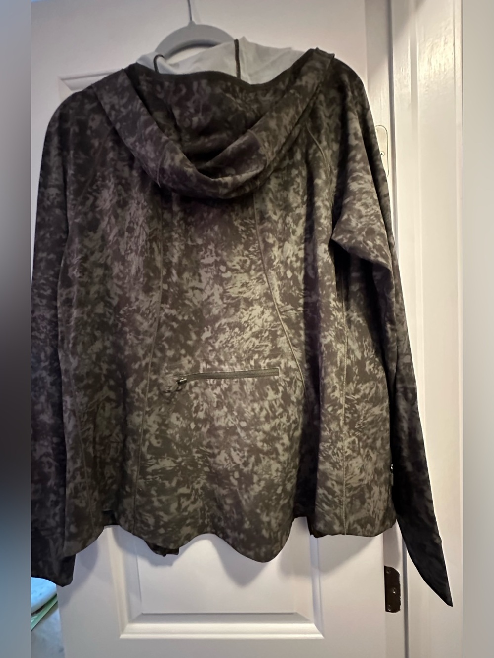 Lulu Lemon Break a Trail olive green/gray pattern size 12 worn once